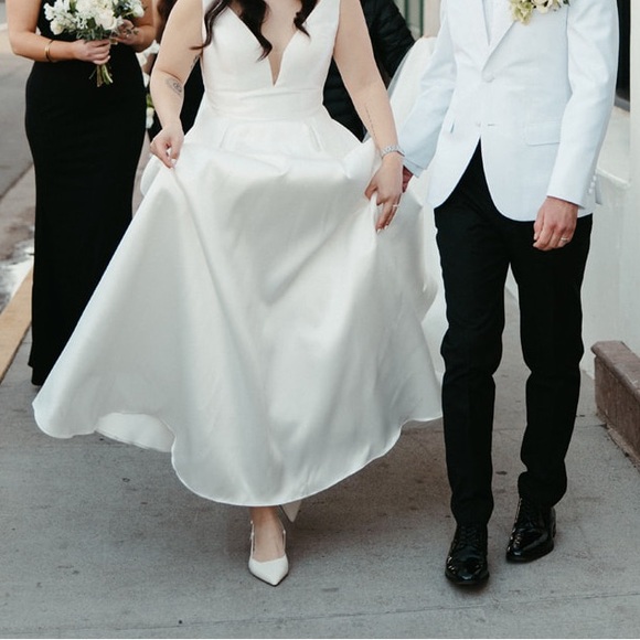 Stuart Weitzman Vinnie Leather Kitten Slingback - Picture 8 of 8